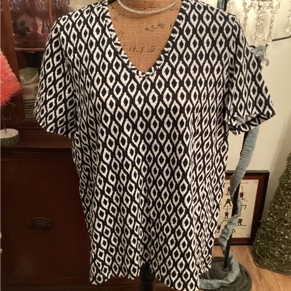 Chico’s Basic Top - Picture 4 of 4